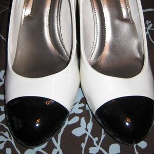 Comfort Plus by Predictions Two Tone Patent Pumps Size 9.5W